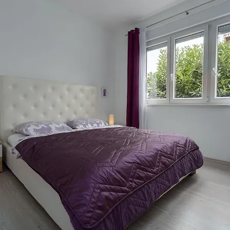 Modernes Nur 300 Meter Zum Mit Terrasse, Privatparkplatz, Wifi Lägenhet