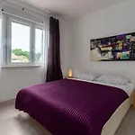 Modernes Nur 300 Meter Zum Mit Terrasse, Privatparkplatz, Wifi Apartman *